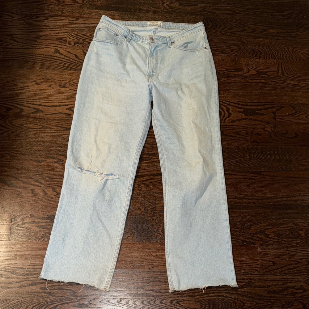 Abercrombie The 90’s Relaxed Jean High Rise Curve Love